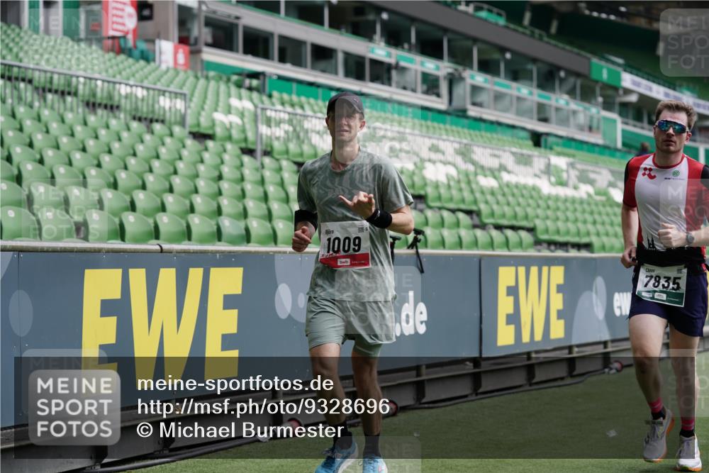 05.10.2025 - 20. swb-Marathon Bremen Michael Burmester http://msf.ph/oto/9328696 05.10.2025 12:53:44 Laufen im Stadion 89, 248, 250, 368, 458, 496, 507, 869, 950, 1009, 1020, 1164, 1165, 1428, 1460, 1489, 1538, 1608, 1656, 1667, 1690, 1729, 1736, 1868, 1873, 1943, 2030, 2050, 2250, 2288, 2871, 3363, 3553, 3913, 4294, 4611, 4729, 5024, 5425, 5571, 5576, 5579, 5944, 6244, 6348, 6359, 6492, 6806, 7255, 7408, 7617, 7835, 7905, 8238, 8462, 8499, 8511, 8611, 8709, 550, 590, 832, 1367, 1600, 2072, 2075, 4132, 4218, 4573, 4746, 4935, 5169, 5866, 8297, 8431, 8462 meine-sportfotos.de