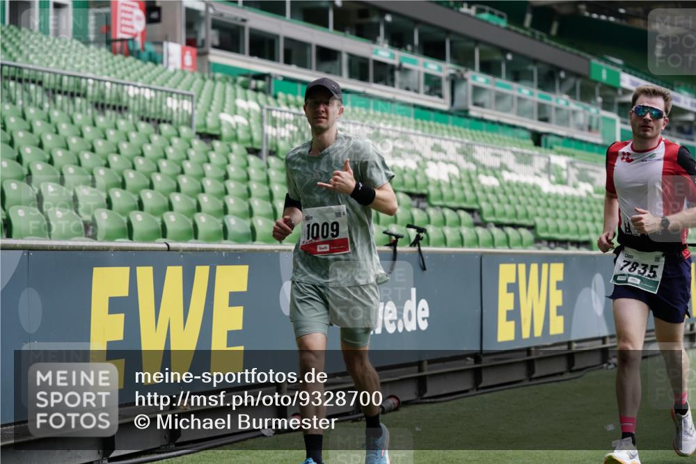 05.10.2025 - 20. swb-Marathon Bremen Michael Burmester http://msf.ph/oto/9328700 05.10.2025 12:53:44 Laufen im Stadion 89, 248, 250, 368, 458, 496, 507, 869, 950, 1009, 1020, 1164, 1165, 1428, 1460, 1489, 1538, 1608, 1656, 1667, 1690, 1729, 1736, 1868, 1873, 1943, 2030, 2050, 2250, 2288, 2871, 3363, 3553, 3913, 4294, 4611, 4729, 5024, 5425, 5571, 5576, 5579, 5944, 6244, 6348, 6359, 6492, 6806, 7255, 7408, 7617, 7835, 7905, 8238, 8462, 8499, 8511, 8611, 8709, 550, 590, 832, 1367, 1600, 2072, 2075, 4132, 4218, 4573, 4746, 4935, 5169, 5866, 8297, 8431, 8462 meine-sportfotos.de
