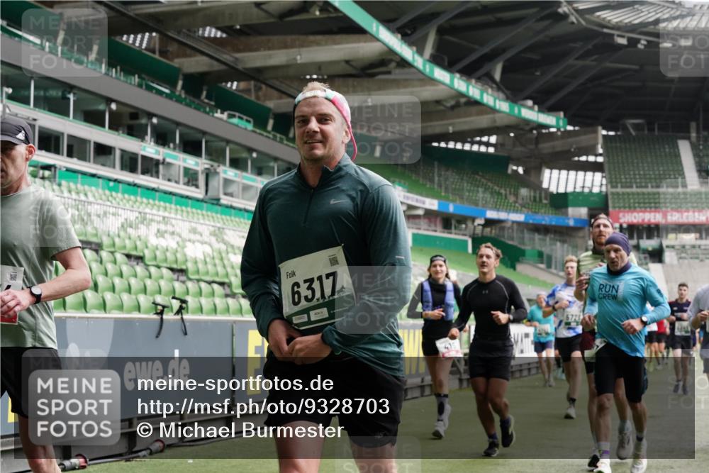 05.10.2025 - 20. swb-Marathon Bremen Michael Burmester http://msf.ph/oto/9328703 05.10.2025 12:57:49 Laufen im Stadion 237, 246, 305, 415, 613, 820, 833, 846, 1317, 1382, 1491, 2158, 2166, 2234, 2240, 2304, 2522, 2648, 2662, 2893, 3396, 3591, 3798, 3813, 3969, 3977, 4089, 4102, 4287, 4389, 4401, 4496, 4747, 4821, 5100, 5149, 5163, 5313, 5503, 5562, 5645, 5664, 5728, 6161, 6267, 6317, 6326, 6372, 6486, 6525, 6534, 6535, 6768, 6999, 7053, 7371, 7588, 7731, 7911, 7940, 8023, 8091, 8113, 8128, 8576, 8801, 8827, 8903, 8964, 8973, 8993, 9151, 9983, 11658, 31, 299, 479, 1595, 1627 meine-sportfotos.de