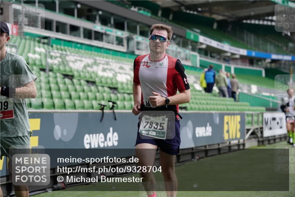 05.10.2025 - 20. swb-Marathon Bremen Michael Burmester http://msf.ph/oto/9328704 05.10.2025 12:53:44 Laufen im Stadion 89, 248, 250, 368, 458, 496, 507, 869, 950, 1009, 1020, 1164, 1165, 1428, 1460, 1489, 1538, 1608, 1656, 1667, 1690, 1729, 1736, 1868, 1873, 1943, 2030, 2050, 2250, 2288, 2871, 3363, 3553, 3913, 4294, 4611, 4729, 5024, 5425, 5571, 5576, 5579, 5944, 6244, 6348, 6359, 6492, 6806, 7255, 7408, 7617, 7835, 7905, 8238, 8462, 8499, 8511, 8611, 8709, 550, 590, 832, 1367, 1600, 2072, 2075, 4132, 4218, 4573, 4746, 4935, 5169, 5866, 8297, 8431, 8462 meine-sportfotos.de