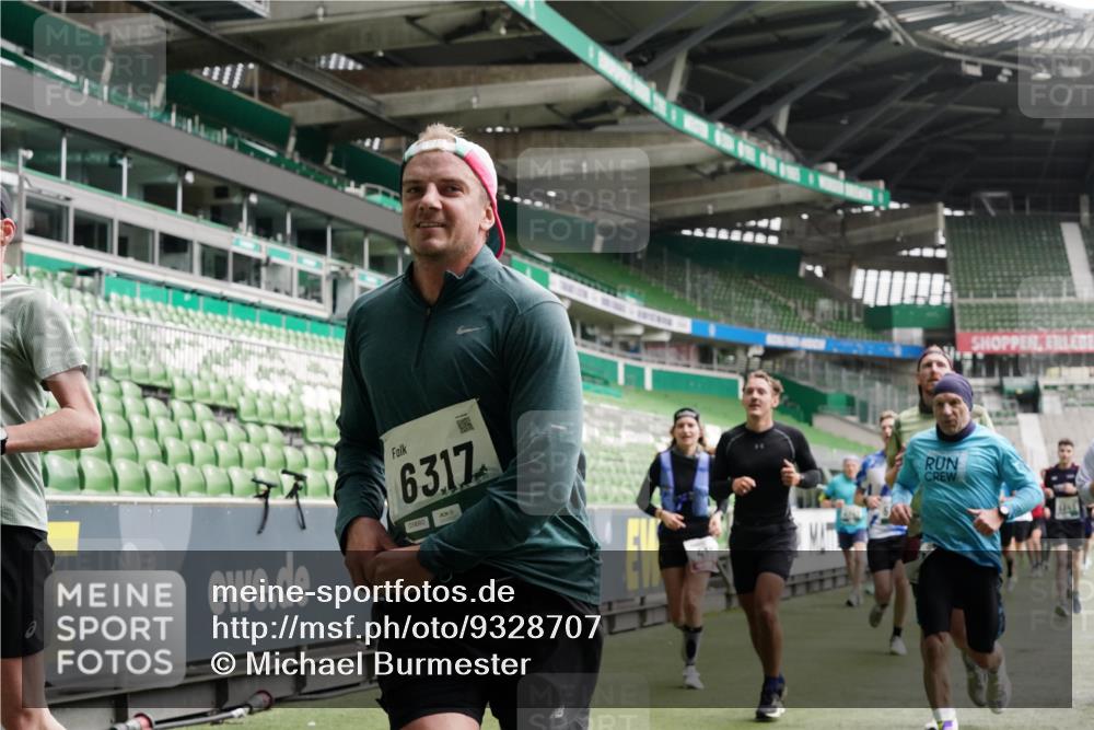 05.10.2025 - 20. swb-Marathon Bremen Michael Burmester http://msf.ph/oto/9328707 05.10.2025 12:57:49 Laufen im Stadion 237, 246, 305, 415, 613, 820, 833, 846, 1317, 1382, 1491, 2158, 2166, 2234, 2240, 2304, 2522, 2648, 2662, 2893, 3396, 3591, 3798, 3813, 3969, 3977, 4089, 4102, 4287, 4389, 4401, 4496, 4747, 4821, 5100, 5149, 5163, 5313, 5503, 5562, 5645, 5664, 5728, 6161, 6267, 6317, 6326, 6372, 6486, 6525, 6534, 6535, 6768, 6999, 7053, 7371, 7588, 7731, 7911, 7940, 8023, 8091, 8113, 8128, 8576, 8801, 8827, 8903, 8964, 8973, 8993, 9151, 9983, 11658, 31, 299, 479, 1595, 1627 meine-sportfotos.de