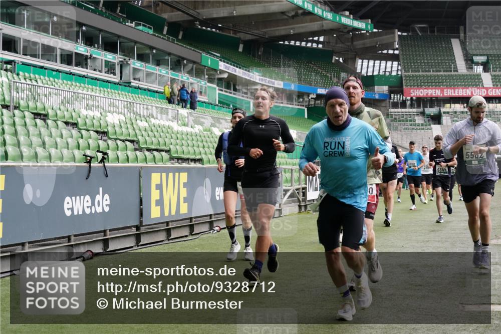 05.10.2025 - 20. swb-Marathon Bremen Michael Burmester http://msf.ph/oto/9328712 05.10.2025 12:57:50 Laufen im Stadion 237, 246, 305, 415, 613, 820, 833, 846, 1317, 1382, 1491, 2158, 2166, 2234, 2240, 2304, 2522, 2648, 2662, 2893, 3396, 3591, 3798, 3813, 3969, 3977, 4089, 4102, 4287, 4389, 4401, 4446, 4496, 4747, 4821, 5100, 5149, 5163, 5313, 5503, 5562, 5645, 5664, 5728, 6161, 6267, 6317, 6326, 6372, 6486, 6525, 6534, 6535, 6768, 6999, 7053, 7371, 7588, 7731, 7911, 7940, 8023, 8091, 8113, 8128, 8576, 8801, 8827, 8903, 8964, 8993, 9151, 9983, 11658, 31, 246, 299, 479, 1595, 1627 meine-sportfotos.de