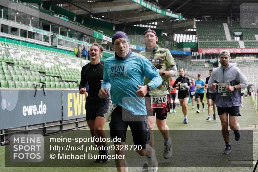 05.10.2025 - 20. swb-Marathon Bremen Michael Burmester http://msf.ph/oto/9328720 05.10.2025 12:57:51 Laufen im Stadion 237, 305, 415, 613, 820, 833, 846, 1317, 1382, 1491, 2158, 2166, 2234, 2240, 2304, 2522, 2648, 2662, 2893, 3396, 3591, 3798, 3813, 3969, 3977, 4089, 4102, 4287, 4389, 4401, 4446, 4496, 4747, 4821, 5100, 5149, 5163, 5313, 5503, 5562, 5645, 5664, 5728, 6161, 6267, 6317, 6326, 6372, 6486, 6525, 6534, 6535, 6768, 6999, 7053, 7371, 7588, 7731, 7911, 7940, 8023, 8091, 8113, 8128, 8576, 8801, 8827, 8903, 8964, 8993, 9151, 9983, 11658, 31, 246, 299, 305, 479, 1595, 1627 meine-sportfotos.de