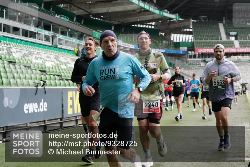 05.10.2025 - 20. swb-Marathon Bremen Michael Burmester http://msf.ph/oto/9328725 05.10.2025 12:57:51 Laufen im Stadion 237, 305, 415, 613, 820, 833, 846, 1317, 1382, 1491, 2158, 2166, 2234, 2240, 2304, 2522, 2648, 2662, 2893, 3396, 3591, 3798, 3813, 3969, 3977, 4089, 4102, 4287, 4389, 4401, 4446, 4496, 4747, 4821, 5100, 5149, 5163, 5313, 5503, 5562, 5645, 5664, 5728, 6161, 6267, 6317, 6326, 6372, 6486, 6525, 6534, 6535, 6768, 6999, 7053, 7371, 7588, 7731, 7911, 7940, 8023, 8091, 8113, 8128, 8576, 8801, 8827, 8903, 8964, 8993, 9151, 9983, 11658, 31, 246, 299, 305, 479, 1595, 1627 meine-sportfotos.de