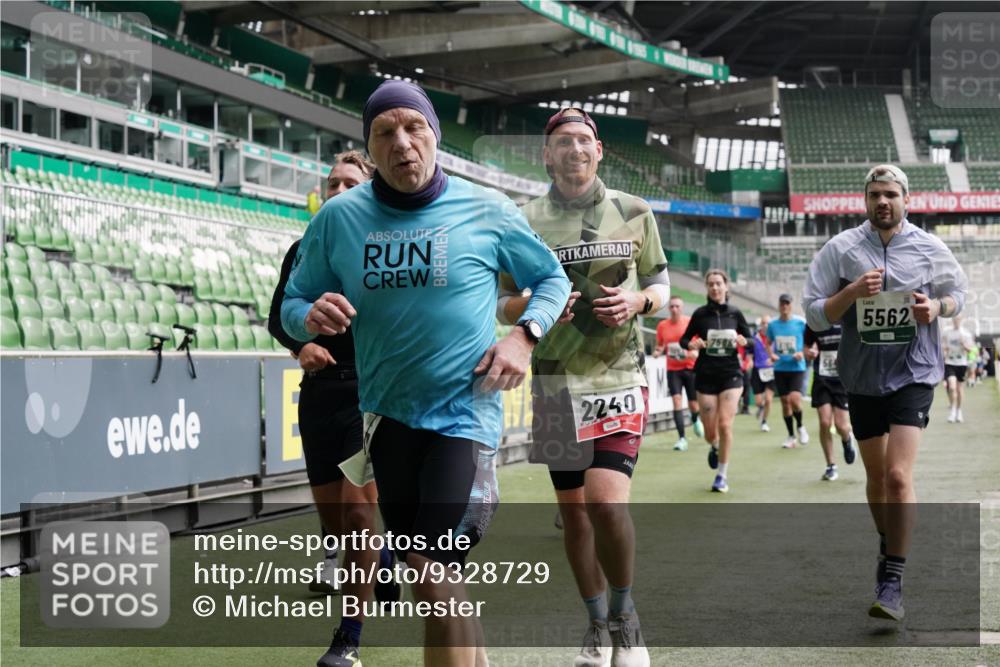 05.10.2025 - 20. swb-Marathon Bremen Michael Burmester http://msf.ph/oto/9328729 05.10.2025 12:57:51 Laufen im Stadion 237, 305, 415, 613, 820, 833, 846, 1317, 1382, 1491, 2158, 2166, 2234, 2240, 2304, 2522, 2648, 2662, 2893, 3396, 3591, 3798, 3813, 3969, 3977, 4089, 4102, 4287, 4389, 4401, 4446, 4496, 4747, 4821, 5100, 5149, 5163, 5313, 5503, 5562, 5645, 5664, 5728, 6161, 6267, 6317, 6326, 6372, 6486, 6525, 6534, 6535, 6768, 6999, 7053, 7371, 7588, 7731, 7911, 7940, 8023, 8091, 8113, 8128, 8576, 8801, 8827, 8903, 8964, 8993, 9151, 9983, 11658, 31, 246, 299, 305, 479, 1595, 1627 meine-sportfotos.de