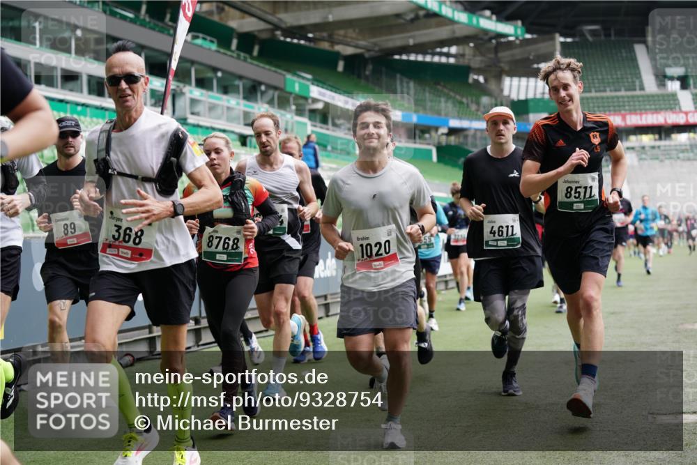 05.10.2025 - 20. swb-Marathon Bremen Michael Burmester http://msf.ph/oto/9328754 05.10.2025 12:53:50 Laufen im Stadion 89, 248, 250, 368, 458, 496, 507, 869, 950, 1009, 1020, 1164, 1165, 1428, 1460, 1489, 1517, 1538, 1608, 1656, 1690, 1729, 1736, 1868, 1873, 1943, 2030, 2050, 2250, 2288, 2871, 3363, 3553, 3913, 4294, 4611, 5024, 5425, 5571, 5576, 5944, 6244, 6348, 6359, 6806, 7232, 7255, 7408, 7617, 7835, 7905, 8238, 8499, 8511, 8611, 8709, 248, 832, 1367, 1667, 2072, 2075, 4132, 4573, 4729, 5169, 5579, 5866, 6492, 8431, 8462 meine-sportfotos.de