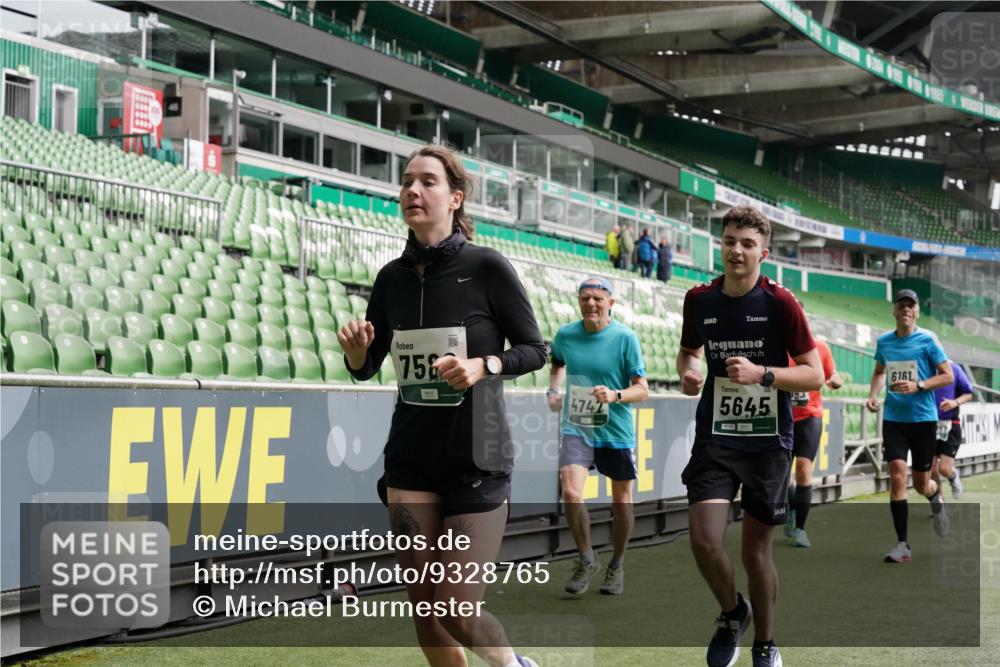 05.10.2025 - 20. swb-Marathon Bremen Michael Burmester http://msf.ph/oto/9328765 05.10.2025 12:57:54 Laufen im Stadion 237, 415, 613, 820, 846, 963, 1317, 1382, 1491, 2158, 2234, 2240, 2304, 2522, 2648, 2662, 2893, 3373, 3396, 3591, 3798, 3969, 3977, 4089, 4102, 4287, 4389, 4401, 4446, 4496, 4747, 4821, 5100, 5149, 5163, 5313, 5562, 5645, 5728, 5917, 6161, 6317, 6326, 6372, 6486, 6525, 6534, 6535, 6768, 6999, 7053, 7371, 7588, 7731, 7911, 7940, 8023, 8091, 8113, 8128, 8328, 8576, 8801, 8827, 8903, 8964, 8993, 9151, 9983, 11658, 31, 246, 299, 305, 479, 833, 1595, 1627 meine-sportfotos.de