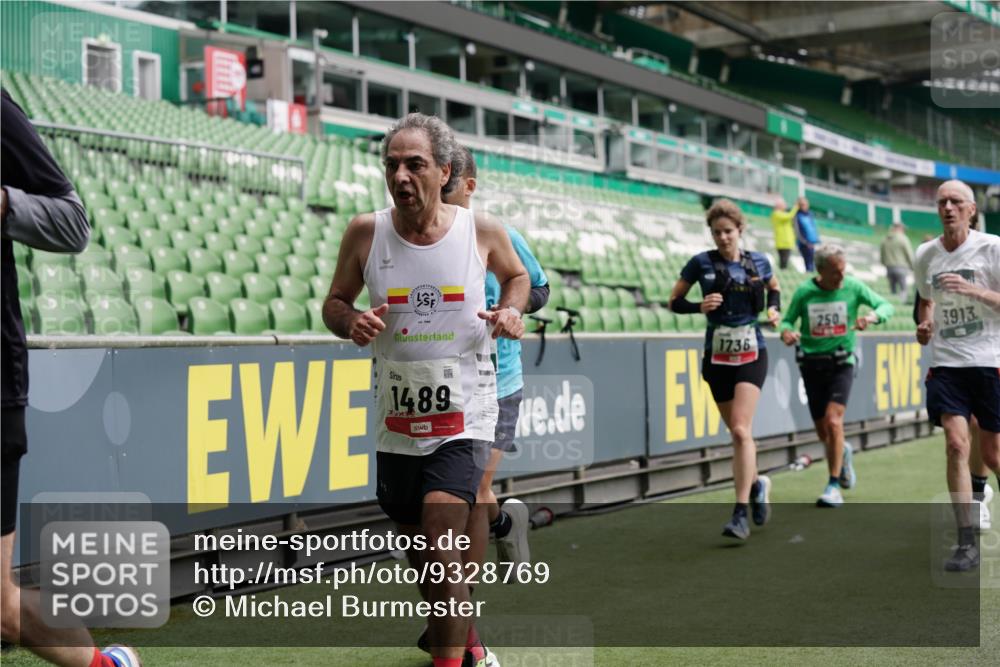 05.10.2025 - 20. swb-Marathon Bremen Michael Burmester http://msf.ph/oto/9328769 05.10.2025 12:53:53 Laufen im Stadion 89, 250, 368, 458, 496, 507, 524, 756, 869, 950, 1009, 1020, 1164, 1165, 1428, 1460, 1489, 1517, 1538, 1608, 1656, 1690, 1729, 1736, 1868, 1873, 1943, 2030, 2050, 2250, 2288, 2871, 3363, 3553, 3913, 4294, 4611, 5024, 5425, 5571, 5576, 5944, 6244, 6348, 6359, 6806, 7232, 7255, 7408, 7508, 7617, 7835, 7905, 8238, 8499, 8511, 8611, 8709, 248, 832, 1367, 1667, 2072, 2075, 4132, 4573, 4729, 5169, 5579, 5866, 6492, 8462 meine-sportfotos.de