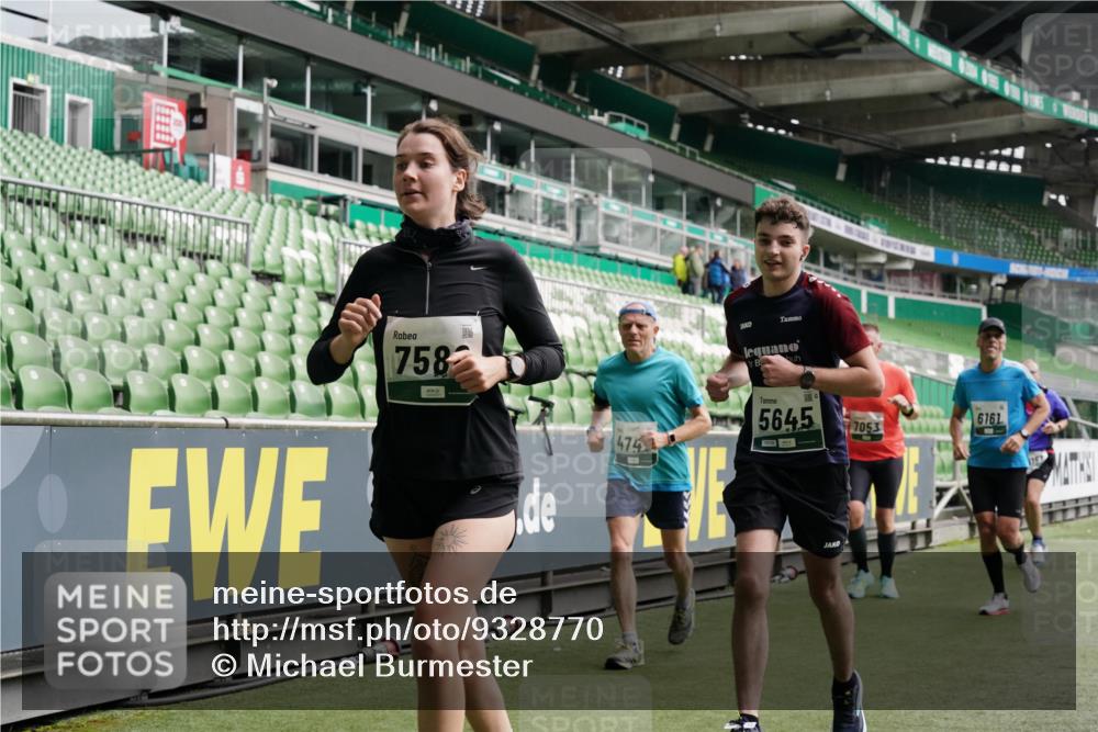 05.10.2025 - 20. swb-Marathon Bremen Michael Burmester http://msf.ph/oto/9328770 05.10.2025 12:57:54 Laufen im Stadion 237, 415, 613, 820, 846, 963, 1317, 1382, 1491, 2158, 2234, 2240, 2304, 2522, 2648, 2662, 2893, 3373, 3396, 3591, 3798, 3969, 3977, 4089, 4102, 4287, 4389, 4401, 4446, 4496, 4747, 4821, 5100, 5149, 5163, 5313, 5562, 5645, 5728, 5917, 6161, 6317, 6326, 6372, 6486, 6525, 6534, 6535, 6768, 6999, 7053, 7371, 7588, 7731, 7911, 7940, 8023, 8091, 8113, 8128, 8328, 8576, 8801, 8827, 8903, 8964, 8993, 9151, 9983, 11658, 31, 246, 299, 305, 479, 833, 1595, 1627 meine-sportfotos.de