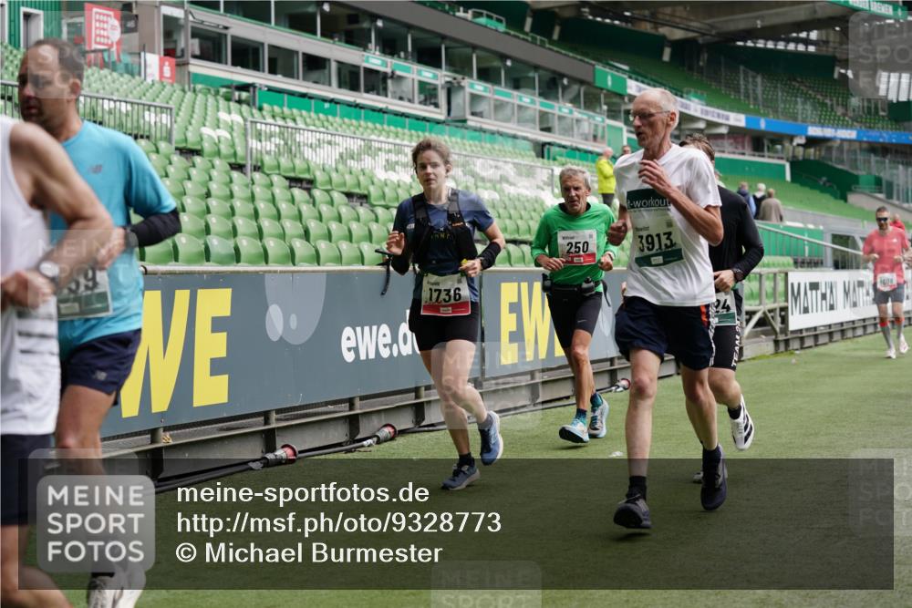 05.10.2025 - 20. swb-Marathon Bremen Michael Burmester http://msf.ph/oto/9328773 05.10.2025 12:53:53 Laufen im Stadion 89, 250, 368, 458, 496, 507, 524, 756, 869, 950, 1009, 1020, 1164, 1165, 1428, 1460, 1489, 1517, 1538, 1608, 1656, 1690, 1729, 1736, 1868, 1873, 1943, 2030, 2050, 2250, 2288, 2871, 3363, 3553, 3913, 4294, 4611, 5024, 5425, 5571, 5576, 5944, 6244, 6348, 6359, 6806, 7232, 7255, 7408, 7508, 7617, 7835, 7905, 8238, 8499, 8511, 8611, 8709, 248, 832, 1367, 1667, 2072, 2075, 4132, 4573, 4729, 5169, 5579, 5866, 6492, 8462 meine-sportfotos.de