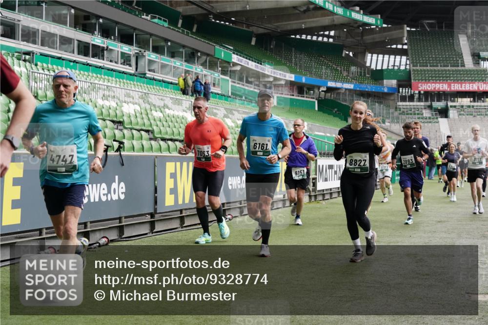 05.10.2025 - 20. swb-Marathon Bremen Michael Burmester http://msf.ph/oto/9328774 05.10.2025 12:57:55 Laufen im Stadion 90, 237, 415, 613, 820, 846, 963, 1317, 1382, 1491, 2158, 2234, 2240, 2304, 2522, 2648, 2662, 2821, 2893, 3373, 3396, 3591, 3602, 3798, 3969, 3977, 4089, 4102, 4287, 4389, 4401, 4446, 4496, 4747, 4821, 5100, 5149, 5163, 5313, 5562, 5645, 5728, 5917, 6161, 6317, 6326, 6372, 6486, 6525, 6534, 6535, 6768, 6999, 7053, 7371, 7588, 7731, 7911, 7940, 8023, 8091, 8113, 8128, 8328, 8576, 8801, 8827, 8903, 8964, 8993, 9151, 9983, 11658, 31, 246, 299, 305, 479, 833, 1382, 1627 meine-sportfotos.de