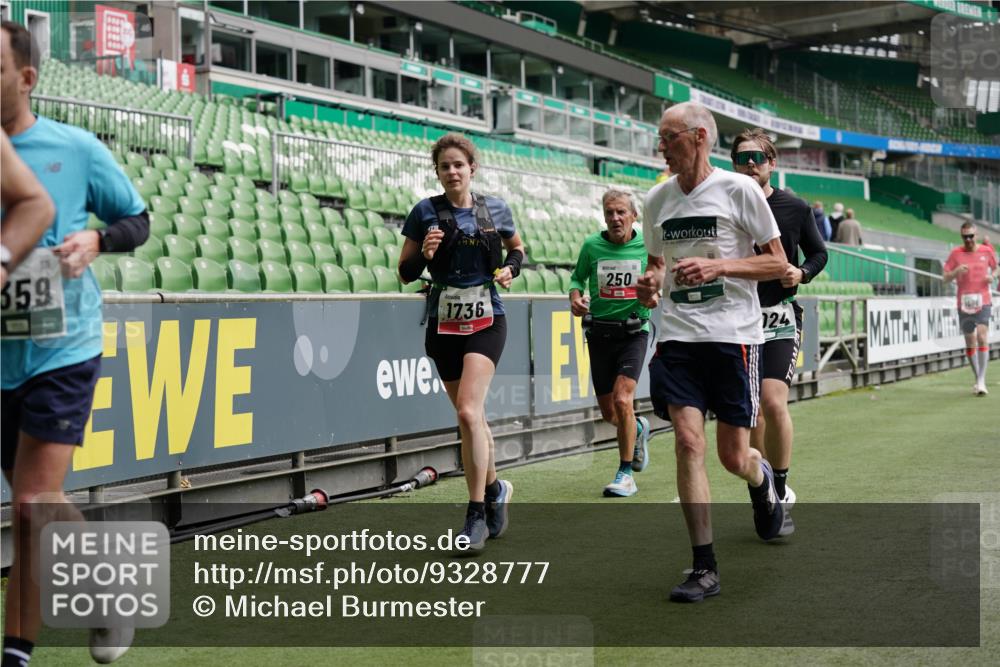05.10.2025 - 20. swb-Marathon Bremen Michael Burmester http://msf.ph/oto/9328777 05.10.2025 12:53:53 Laufen im Stadion 89, 250, 368, 458, 496, 507, 524, 756, 869, 950, 1009, 1020, 1164, 1165, 1428, 1460, 1489, 1517, 1538, 1608, 1656, 1690, 1729, 1736, 1868, 1873, 1943, 2030, 2050, 2250, 2288, 2871, 3363, 3553, 3913, 4294, 4611, 5024, 5425, 5571, 5576, 5944, 6244, 6348, 6359, 6806, 7232, 7255, 7408, 7508, 7617, 7835, 7905, 8238, 8499, 8511, 8611, 8709, 248, 832, 1367, 1667, 2072, 2075, 4132, 4573, 4729, 5169, 5579, 5866, 6492, 8462 meine-sportfotos.de