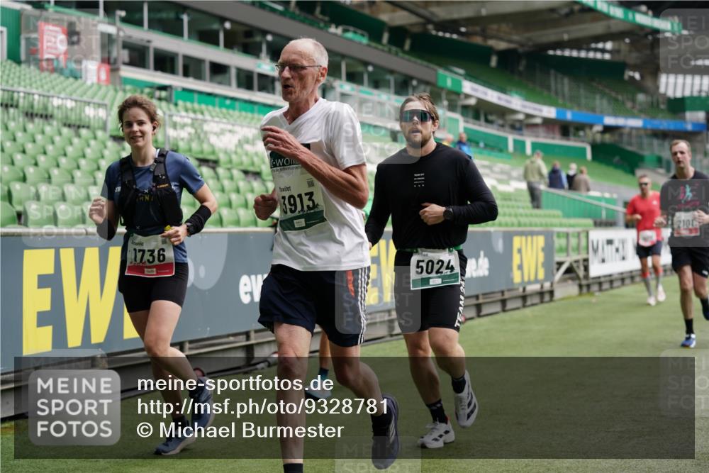 05.10.2025 - 20. swb-Marathon Bremen Michael Burmester http://msf.ph/oto/9328781 05.10.2025 12:53:54 Laufen im Stadion 53, 89, 250, 368, 458, 496, 507, 524, 756, 869, 950, 1009, 1020, 1164, 1165, 1428, 1460, 1489, 1517, 1538, 1608, 1656, 1690, 1729, 1736, 1868, 1873, 1943, 2030, 2050, 2250, 2288, 2871, 3363, 3553, 3913, 4294, 4611, 5024, 5425, 5571, 5576, 5944, 6244, 6348, 6359, 6806, 7232, 7255, 7408, 7508, 7617, 7835, 7905, 8238, 8499, 8511, 8611, 8709, 248, 832, 1367, 1667, 2072, 2075, 4132, 4573, 4729, 5169, 5579, 6492, 8238, 8462 meine-sportfotos.de