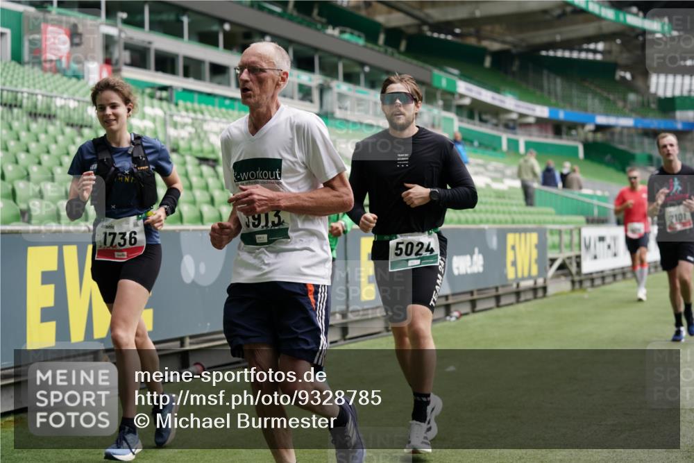 05.10.2025 - 20. swb-Marathon Bremen Michael Burmester http://msf.ph/oto/9328785 05.10.2025 12:53:54 Laufen im Stadion 53, 89, 250, 368, 458, 496, 507, 524, 756, 869, 950, 1009, 1020, 1164, 1165, 1428, 1460, 1489, 1517, 1538, 1608, 1656, 1690, 1729, 1736, 1868, 1873, 1943, 2030, 2050, 2250, 2288, 2871, 3363, 3553, 3913, 4294, 4611, 5024, 5425, 5571, 5576, 5944, 6244, 6348, 6359, 6806, 7232, 7255, 7408, 7508, 7617, 7835, 7905, 8238, 8499, 8511, 8611, 8709, 248, 832, 1367, 1667, 2072, 2075, 4132, 4573, 4729, 5169, 5579, 6492, 8238, 8462 meine-sportfotos.de