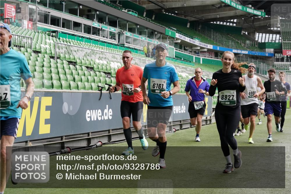 05.10.2025 - 20. swb-Marathon Bremen Michael Burmester http://msf.ph/oto/9328786 05.10.2025 12:57:56 Laufen im Stadion 90, 237, 415, 613, 820, 846, 963, 1317, 1491, 2158, 2234, 2240, 2304, 2522, 2648, 2662, 2821, 2893, 3373, 3396, 3591, 3602, 3798, 3969, 3977, 4089, 4102, 4287, 4389, 4401, 4446, 4496, 4709, 4747, 4821, 5100, 5149, 5163, 5313, 5562, 5645, 5728, 5917, 6161, 6317, 6326, 6372, 6486, 6525, 6534, 6535, 6676, 6768, 6999, 7053, 7371, 7588, 7731, 7911, 7940, 8023, 8091, 8113, 8128, 8328, 8576, 8801, 8827, 8903, 8964, 8993, 9151, 9983, 11658, 31, 246, 299, 305, 479, 833, 1382, 1627 meine-sportfotos.de