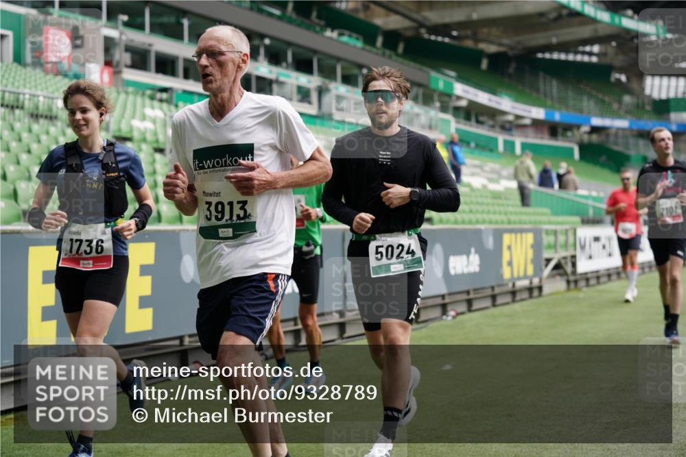 05.10.2025 - 20. swb-Marathon Bremen Michael Burmester http://msf.ph/oto/9328789 05.10.2025 12:53:54 Laufen im Stadion 53, 89, 250, 368, 458, 496, 507, 524, 756, 869, 950, 1009, 1020, 1164, 1165, 1428, 1460, 1489, 1517, 1538, 1608, 1656, 1690, 1729, 1736, 1868, 1873, 1943, 2030, 2050, 2250, 2288, 2871, 3363, 3553, 3913, 4294, 4611, 5024, 5425, 5571, 5576, 5944, 6244, 6348, 6359, 6806, 7232, 7255, 7408, 7508, 7617, 7835, 7905, 8238, 8499, 8511, 8611, 8709, 248, 832, 1367, 1667, 2072, 2075, 4132, 4573, 4729, 5169, 5579, 6492, 8238, 8462 meine-sportfotos.de
