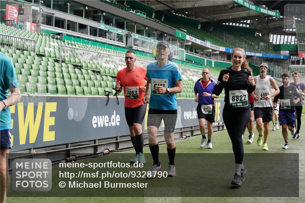 05.10.2025 - 20. swb-Marathon Bremen Michael Burmester http://msf.ph/oto/9328790 05.10.2025 12:57:56 Laufen im Stadion 90, 237, 415, 613, 820, 846, 963, 1317, 1491, 2158, 2234, 2240, 2304, 2522, 2648, 2662, 2821, 2893, 3373, 3396, 3591, 3602, 3798, 3969, 3977, 4089, 4102, 4287, 4389, 4401, 4446, 4496, 4709, 4747, 4821, 5100, 5149, 5163, 5313, 5562, 5645, 5728, 5917, 6161, 6317, 6326, 6372, 6486, 6525, 6534, 6535, 6676, 6768, 6999, 7053, 7371, 7588, 7731, 7911, 7940, 8023, 8091, 8113, 8128, 8328, 8576, 8801, 8827, 8903, 8964, 8993, 9151, 9983, 11658, 31, 246, 299, 305, 479, 833, 1382, 1627 meine-sportfotos.de
