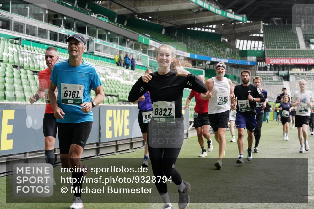 05.10.2025 - 20. swb-Marathon Bremen Michael Burmester http://msf.ph/oto/9328794 05.10.2025 12:57:57 Laufen im Stadion 90, 237, 415, 613, 820, 846, 963, 1317, 1491, 2158, 2234, 2240, 2304, 2522, 2648, 2662, 2821, 2893, 3373, 3396, 3591, 3602, 3798, 3969, 3977, 4089, 4102, 4287, 4389, 4401, 4446, 4496, 4709, 4747, 4821, 5100, 5149, 5163, 5313, 5562, 5645, 5728, 5917, 6161, 6317, 6326, 6372, 6486, 6525, 6534, 6535, 6676, 6768, 6999, 7053, 7371, 7588, 7731, 7911, 7940, 8023, 8091, 8113, 8128, 8328, 8576, 8801, 8827, 8964, 8993, 9151, 9983, 11658, 31, 246, 305, 833, 1382, 1627 meine-sportfotos.de