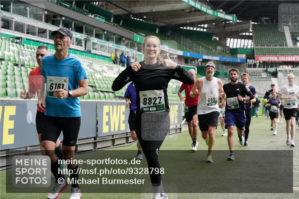 05.10.2025 - 20. swb-Marathon Bremen Michael Burmester http://msf.ph/oto/9328798 05.10.2025 12:57:57 Laufen im Stadion 90, 237, 415, 613, 820, 846, 963, 1317, 1491, 2158, 2234, 2240, 2304, 2522, 2648, 2662, 2821, 2893, 3373, 3396, 3591, 3602, 3798, 3969, 3977, 4089, 4102, 4287, 4389, 4401, 4446, 4496, 4709, 4747, 4821, 5100, 5149, 5163, 5313, 5562, 5645, 5728, 5917, 6161, 6317, 6326, 6372, 6486, 6525, 6534, 6535, 6676, 6768, 6999, 7053, 7371, 7588, 7731, 7911, 7940, 8023, 8091, 8113, 8128, 8328, 8576, 8801, 8827, 8964, 8993, 9151, 9983, 11658, 31, 246, 305, 833, 1382, 1627 meine-sportfotos.de