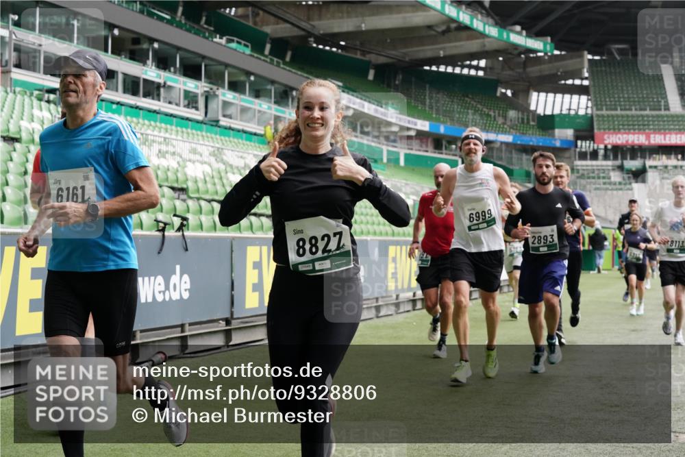 05.10.2025 - 20. swb-Marathon Bremen Michael Burmester http://msf.ph/oto/9328806 05.10.2025 12:57:57 Laufen im Stadion 90, 237, 415, 613, 820, 846, 963, 1317, 1491, 2158, 2234, 2240, 2304, 2522, 2648, 2662, 2821, 2893, 3373, 3396, 3591, 3602, 3798, 3969, 3977, 4089, 4102, 4287, 4389, 4401, 4446, 4496, 4709, 4747, 4821, 5100, 5149, 5163, 5313, 5562, 5645, 5728, 5917, 6161, 6317, 6326, 6372, 6486, 6525, 6534, 6535, 6676, 6768, 6999, 7053, 7371, 7588, 7731, 7911, 7940, 8023, 8091, 8113, 8128, 8328, 8576, 8801, 8827, 8964, 8993, 9151, 9983, 11658, 31, 246, 305, 833, 1382, 1627 meine-sportfotos.de