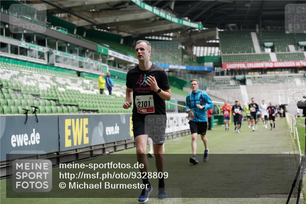 05.10.2025 - 20. swb-Marathon Bremen Michael Burmester http://msf.ph/oto/9328809 05.10.2025 12:53:56 Laufen im Stadion 53, 89, 250, 368, 458, 496, 507, 524, 756, 869, 950, 1009, 1020, 1164, 1165, 1428, 1460, 1489, 1517, 1538, 1608, 1656, 1690, 1729, 1736, 1868, 1873, 1943, 2030, 2050, 2250, 2288, 2871, 3363, 3553, 3913, 4294, 4611, 5024, 5425, 5571, 5576, 5944, 6244, 6348, 6359, 6806, 7232, 7255, 7408, 7508, 7617, 7835, 7905, 8499, 8511, 8611, 8709, 248, 832, 1667, 2075, 4132, 4729, 5169, 5579, 6492, 8238, 8462 meine-sportfotos.de