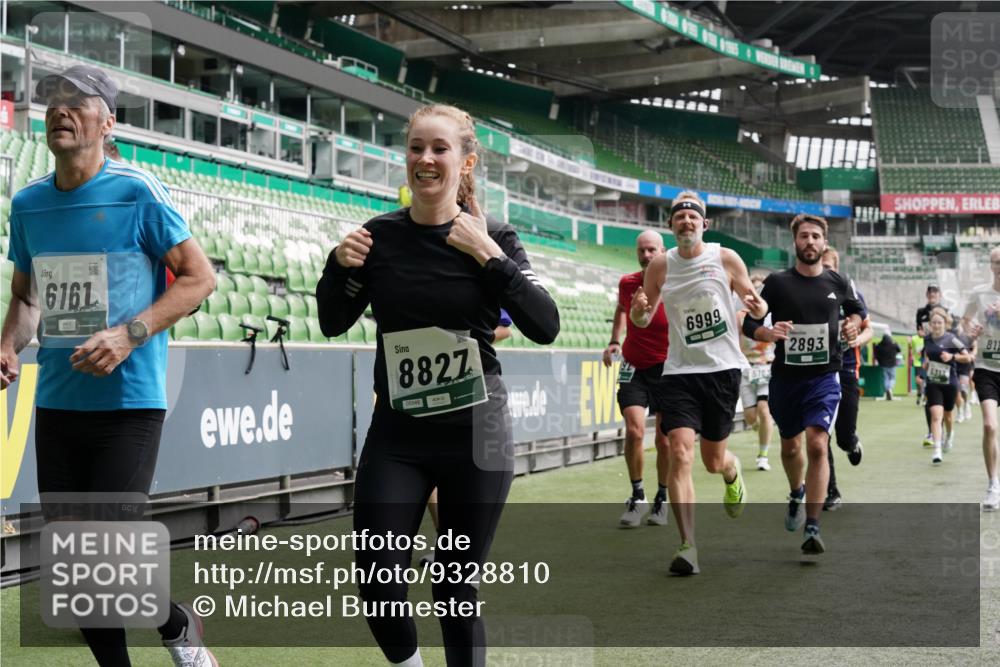 05.10.2025 - 20. swb-Marathon Bremen Michael Burmester http://msf.ph/oto/9328810 05.10.2025 12:57:57 Laufen im Stadion 90, 237, 415, 613, 820, 846, 963, 1317, 1491, 2158, 2234, 2240, 2304, 2522, 2648, 2662, 2821, 2893, 3373, 3396, 3591, 3602, 3798, 3969, 3977, 4089, 4102, 4287, 4389, 4401, 4446, 4496, 4709, 4747, 4821, 5100, 5149, 5163, 5313, 5562, 5645, 5728, 5917, 6161, 6317, 6326, 6372, 6486, 6525, 6534, 6535, 6676, 6768, 6999, 7053, 7371, 7588, 7731, 7911, 7940, 8023, 8091, 8113, 8128, 8328, 8576, 8801, 8827, 8964, 8993, 9151, 9983, 11658, 31, 246, 305, 833, 1382, 1627 meine-sportfotos.de