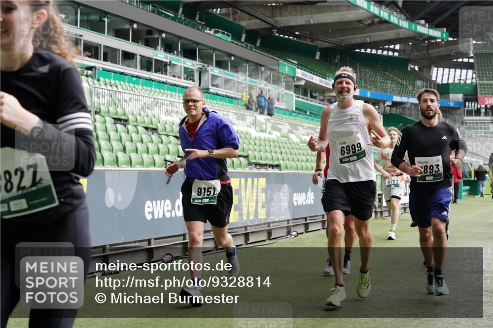 05.10.2025 - 20. swb-Marathon Bremen Michael Burmester http://msf.ph/oto/9328814 05.10.2025 12:57:58 Laufen im Stadion 90, 237, 415, 613, 820, 846, 963, 1317, 1491, 2158, 2234, 2240, 2304, 2522, 2648, 2662, 2821, 2893, 3373, 3396, 3573, 3591, 3602, 3798, 3969, 3977, 4089, 4102, 4287, 4389, 4401, 4446, 4496, 4709, 4747, 4821, 5100, 5149, 5163, 5313, 5562, 5645, 5728, 5917, 6161, 6317, 6326, 6372, 6486, 6525, 6534, 6535, 6676, 6999, 7053, 7371, 7588, 7731, 7813, 7911, 7940, 8023, 8091, 8113, 8128, 8328, 8576, 8801, 8827, 8964, 8993, 9151, 9983, 11658, 246, 305, 833, 1382 meine-sportfotos.de
