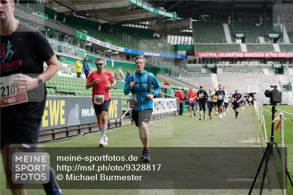 05.10.2025 - 20. swb-Marathon Bremen Michael Burmester http://msf.ph/oto/9328817 05.10.2025 12:53:57 Laufen im Stadion 53, 89, 250, 368, 458, 496, 507, 524, 756, 869, 950, 1009, 1020, 1164, 1165, 1428, 1460, 1489, 1517, 1538, 1608, 1656, 1690, 1729, 1736, 1868, 1873, 1943, 2030, 2050, 2250, 2288, 2871, 3363, 3553, 3913, 4294, 4611, 5024, 5425, 5571, 5576, 5944, 6244, 6348, 6359, 6806, 7232, 7255, 7408, 7508, 7617, 7835, 7905, 8499, 8511, 8611, 8709, 248, 832, 1667, 2075, 4132, 4729, 5169, 5579, 6492, 8238, 8462 meine-sportfotos.de