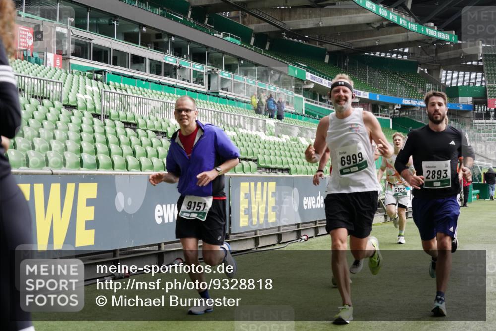 05.10.2025 - 20. swb-Marathon Bremen Michael Burmester http://msf.ph/oto/9328818 05.10.2025 12:57:58 Laufen im Stadion 90, 237, 415, 613, 820, 846, 963, 1317, 1491, 2158, 2234, 2240, 2304, 2522, 2648, 2662, 2821, 2893, 3373, 3396, 3573, 3591, 3602, 3798, 3969, 3977, 4089, 4102, 4287, 4389, 4401, 4446, 4496, 4709, 4747, 4821, 5100, 5149, 5163, 5313, 5562, 5645, 5728, 5917, 6161, 6317, 6326, 6372, 6486, 6525, 6534, 6535, 6676, 6999, 7053, 7371, 7588, 7731, 7813, 7911, 7940, 8023, 8091, 8113, 8128, 8328, 8576, 8801, 8827, 8964, 8993, 9151, 9983, 11658, 246, 305, 833, 1382 meine-sportfotos.de