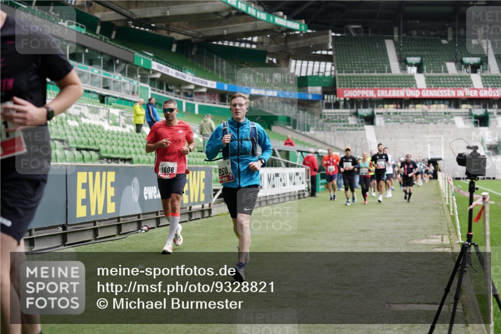 05.10.2025 - 20. swb-Marathon Bremen Michael Burmester http://msf.ph/oto/9328821 05.10.2025 12:53:57 Laufen im Stadion 53, 89, 250, 368, 458, 496, 507, 524, 756, 869, 950, 1009, 1020, 1164, 1165, 1428, 1460, 1489, 1517, 1538, 1608, 1656, 1690, 1729, 1736, 1868, 1873, 1943, 2030, 2050, 2250, 2288, 2871, 3363, 3553, 3913, 4294, 4611, 5024, 5425, 5571, 5576, 5944, 6244, 6348, 6359, 6806, 7232, 7255, 7408, 7508, 7617, 7835, 7905, 8499, 8511, 8611, 8709, 248, 832, 1667, 2075, 4132, 4729, 5169, 5579, 6492, 8238, 8462 meine-sportfotos.de
