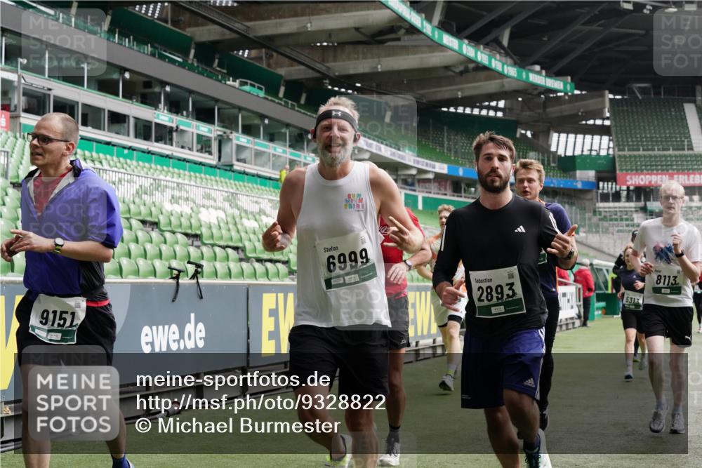 05.10.2025 - 20. swb-Marathon Bremen Michael Burmester http://msf.ph/oto/9328822 05.10.2025 12:57:58 Laufen im Stadion 90, 237, 415, 613, 820, 846, 963, 1317, 1491, 2158, 2234, 2240, 2304, 2522, 2648, 2662, 2821, 2893, 3373, 3396, 3573, 3591, 3602, 3798, 3969, 3977, 4089, 4102, 4287, 4389, 4401, 4446, 4496, 4709, 4747, 4821, 5100, 5149, 5163, 5313, 5562, 5645, 5728, 5917, 6161, 6317, 6326, 6372, 6486, 6525, 6534, 6535, 6676, 6999, 7053, 7371, 7588, 7731, 7813, 7911, 7940, 8023, 8091, 8113, 8128, 8328, 8576, 8801, 8827, 8964, 8993, 9151, 9983, 11658, 246, 305, 833, 1382 meine-sportfotos.de