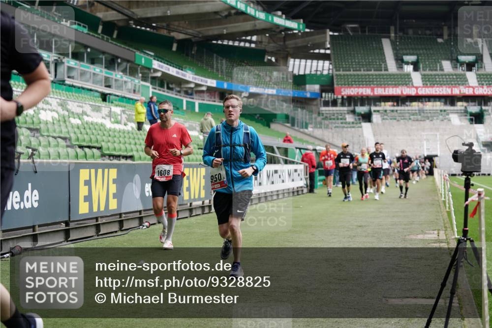05.10.2025 - 20. swb-Marathon Bremen Michael Burmester http://msf.ph/oto/9328825 05.10.2025 12:53:57 Laufen im Stadion 53, 89, 250, 368, 458, 496, 507, 524, 756, 869, 950, 1009, 1020, 1164, 1165, 1428, 1460, 1489, 1517, 1538, 1608, 1656, 1690, 1729, 1736, 1868, 1873, 1943, 2030, 2050, 2250, 2288, 2871, 3363, 3553, 3913, 4294, 4611, 5024, 5425, 5571, 5576, 5944, 6244, 6348, 6359, 6806, 7232, 7255, 7408, 7508, 7617, 7835, 7905, 8499, 8511, 8611, 8709, 248, 832, 1667, 2075, 4132, 4729, 5169, 5579, 6492, 8238, 8462 meine-sportfotos.de