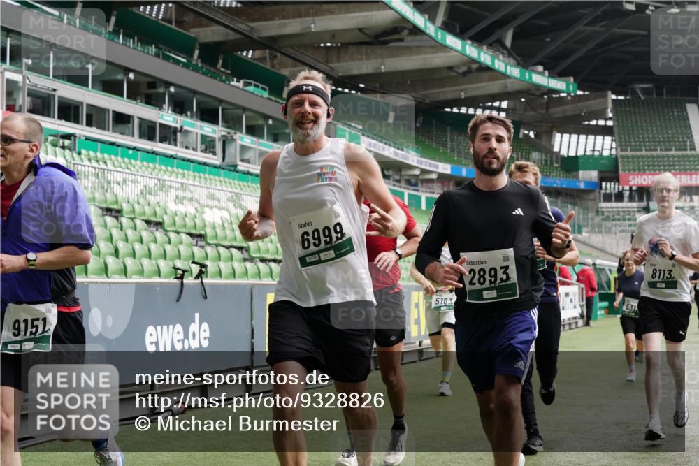 05.10.2025 - 20. swb-Marathon Bremen Michael Burmester http://msf.ph/oto/9328826 05.10.2025 12:57:59 Laufen im Stadion 90, 237, 415, 613, 820, 846, 963, 1317, 1491, 2158, 2234, 2240, 2304, 2522, 2648, 2662, 2821, 2893, 3373, 3396, 3573, 3591, 3602, 3798, 3969, 3977, 4089, 4102, 4287, 4389, 4401, 4446, 4496, 4709, 4747, 4821, 5100, 5149, 5163, 5214, 5313, 5562, 5645, 5728, 5917, 6161, 6317, 6326, 6372, 6486, 6525, 6534, 6535, 6676, 6999, 7053, 7371, 7588, 7731, 7813, 7911, 7940, 8023, 8091, 8113, 8128, 8328, 8576, 8801, 8827, 8964, 8993, 9151, 9983, 11658, 246, 305, 833, 1382 meine-sportfotos.de