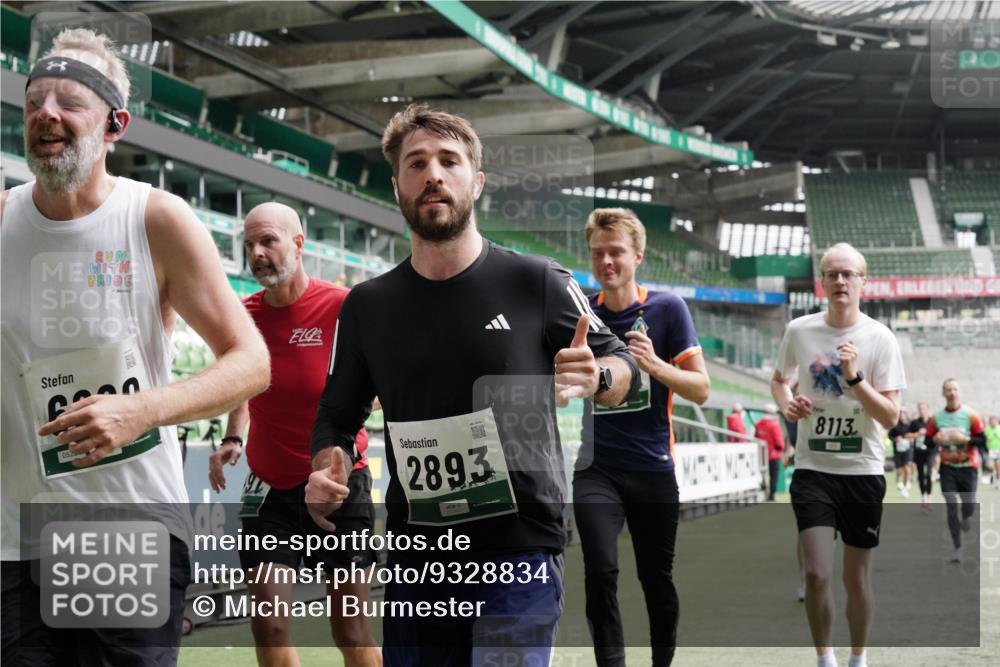 05.10.2025 - 20. swb-Marathon Bremen Michael Burmester http://msf.ph/oto/9328834 05.10.2025 12:57:59 Laufen im Stadion 90, 237, 415, 613, 820, 846, 963, 1317, 1491, 2158, 2234, 2240, 2304, 2522, 2648, 2662, 2821, 2893, 3373, 3396, 3573, 3591, 3602, 3798, 3969, 3977, 4089, 4102, 4287, 4389, 4401, 4446, 4496, 4709, 4747, 4821, 5100, 5149, 5163, 5214, 5313, 5562, 5645, 5728, 5917, 6161, 6317, 6326, 6372, 6486, 6525, 6534, 6535, 6676, 6999, 7053, 7371, 7588, 7731, 7813, 7911, 7940, 8023, 8091, 8113, 8128, 8328, 8576, 8801, 8827, 8964, 8993, 9151, 9983, 11658, 246, 305, 833, 1382 meine-sportfotos.de