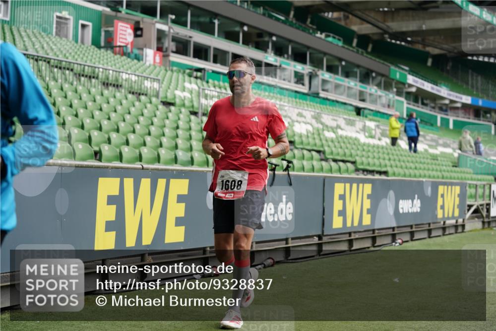 05.10.2025 - 20. swb-Marathon Bremen Michael Burmester http://msf.ph/oto/9328837 05.10.2025 12:53:59 Laufen im Stadion 53, 89, 250, 368, 458, 496, 507, 524, 756, 869, 950, 1009, 1020, 1164, 1165, 1428, 1460, 1489, 1517, 1538, 1608, 1656, 1690, 1729, 1736, 1868, 1873, 1943, 1976, 2030, 2050, 2250, 2288, 2841, 2871, 3212, 3363, 3553, 3913, 4294, 4611, 5024, 5425, 5571, 5576, 5944, 6244, 6348, 6359, 6806, 7232, 7255, 7408, 7508, 7617, 7835, 7905, 8499, 8511, 8611, 8709, 248, 1667, 2075, 4132, 4729, 5169, 5579, 6492, 8238, 8462 meine-sportfotos.de