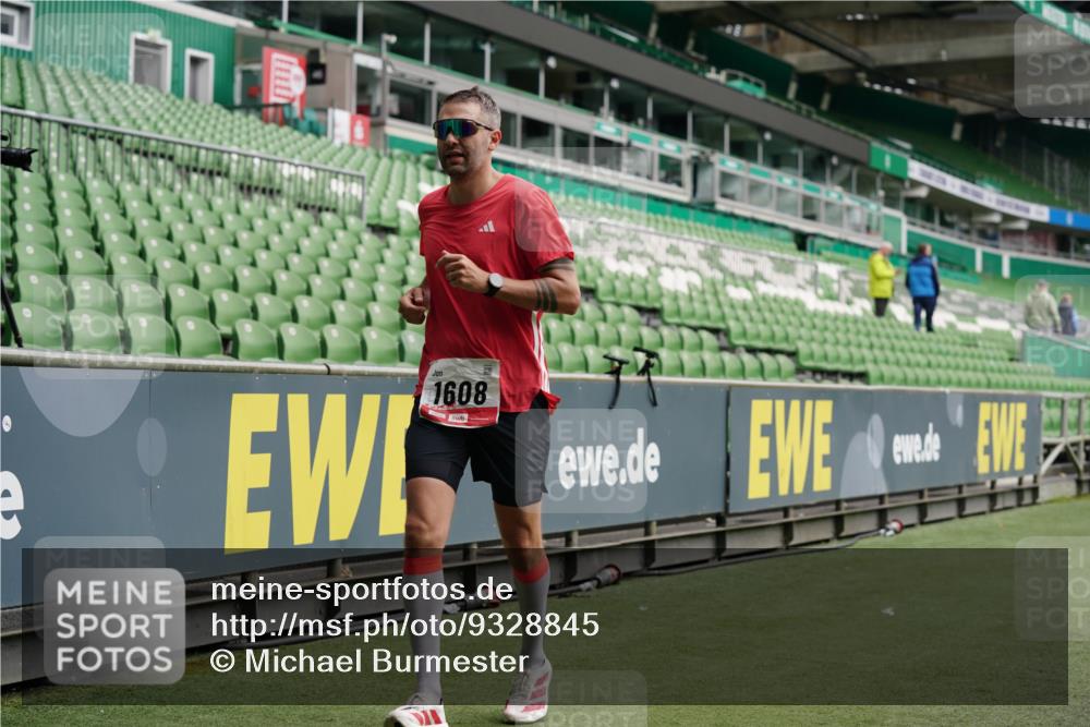 05.10.2025 - 20. swb-Marathon Bremen Michael Burmester http://msf.ph/oto/9328845 05.10.2025 12:53:59 Laufen im Stadion 53, 89, 250, 368, 458, 496, 507, 524, 756, 869, 950, 1009, 1020, 1164, 1165, 1428, 1460, 1489, 1517, 1538, 1608, 1656, 1690, 1729, 1736, 1868, 1873, 1943, 1976, 2030, 2050, 2250, 2288, 2841, 2871, 3212, 3363, 3553, 3913, 4294, 4611, 5024, 5425, 5571, 5576, 5944, 6244, 6348, 6359, 6806, 7232, 7255, 7408, 7508, 7617, 7835, 7905, 8499, 8511, 8611, 8709, 248, 1667, 2075, 4132, 4729, 5169, 5579, 6492, 8238, 8462 meine-sportfotos.de