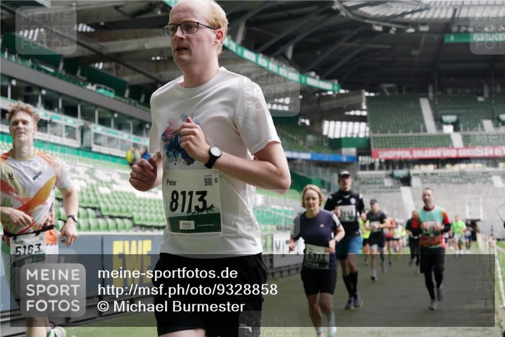05.10.2025 - 20. swb-Marathon Bremen Michael Burmester http://msf.ph/oto/9328858 05.10.2025 12:58:01 Laufen im Stadion 90, 237, 415, 613, 820, 846, 963, 1317, 1491, 2158, 2234, 2240, 2304, 2648, 2662, 2821, 2893, 3373, 3396, 3573, 3591, 3602, 3798, 3969, 3977, 4089, 4102, 4287, 4389, 4401, 4446, 4496, 4709, 4747, 4821, 5100, 5149, 5163, 5214, 5313, 5562, 5645, 5728, 5917, 6161, 6317, 6326, 6372, 6525, 6534, 6535, 6675, 6676, 6999, 7053, 7588, 7731, 7813, 7911, 7940, 8023, 8091, 8113, 8128, 8328, 8379, 8576, 8801, 8827, 8964, 8993, 9112, 9151, 9983, 11658, 237, 246, 305, 613, 833, 1382, 2522 meine-sportfotos.de
