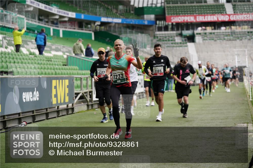 05.10.2025 - 20. swb-Marathon Bremen Michael Burmester http://msf.ph/oto/9328861 05.10.2025 12:54:02 Laufen im Stadion 53, 89, 132, 250, 368, 458, 496, 507, 524, 756, 869, 950, 1009, 1020, 1164, 1165, 1428, 1460, 1489, 1517, 1538, 1608, 1656, 1690, 1729, 1736, 1868, 1873, 1943, 1976, 2030, 2050, 2250, 2288, 2573, 2841, 2871, 3212, 3363, 3913, 4294, 4611, 5022, 5024, 5206, 5425, 5571, 5576, 5944, 5978, 6244, 6348, 6359, 6806, 7232, 7255, 7508, 7617, 7835, 7905, 8499, 8511, 8611, 8709, 248, 1667, 3553, 4729, 5579, 6492, 7408, 8238, 8462 meine-sportfotos.de