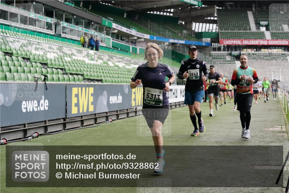 05.10.2025 - 20. swb-Marathon Bremen Michael Burmester http://msf.ph/oto/9328862 05.10.2025 12:58:01 Laufen im Stadion 90, 237, 415, 613, 820, 846, 963, 1317, 1491, 2158, 2234, 2240, 2304, 2648, 2662, 2821, 2893, 3373, 3396, 3573, 3591, 3602, 3798, 3969, 3977, 4089, 4102, 4287, 4389, 4401, 4446, 4496, 4709, 4747, 4821, 5100, 5149, 5163, 5214, 5313, 5562, 5645, 5728, 5917, 6161, 6317, 6326, 6372, 6525, 6534, 6535, 6675, 6676, 6999, 7053, 7588, 7731, 7813, 7911, 7940, 8023, 8091, 8113, 8128, 8328, 8379, 8576, 8801, 8827, 8964, 8993, 9112, 9151, 9983, 11658, 237, 246, 305, 613, 833, 1382, 2522 meine-sportfotos.de