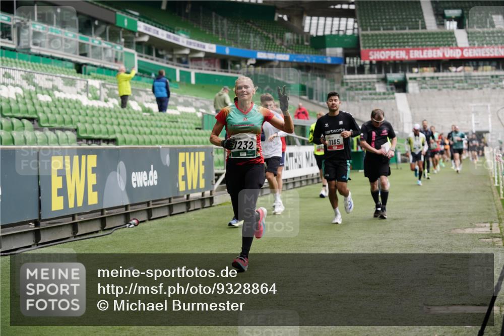 05.10.2025 - 20. swb-Marathon Bremen Michael Burmester http://msf.ph/oto/9328864 05.10.2025 12:54:03 Laufen im Stadion 53, 89, 132, 250, 368, 458, 496, 507, 524, 756, 869, 950, 1009, 1020, 1164, 1165, 1428, 1460, 1489, 1517, 1538, 1608, 1656, 1690, 1729, 1736, 1868, 1873, 1943, 1976, 2030, 2050, 2250, 2288, 2573, 2841, 2871, 3212, 3363, 3913, 4294, 4611, 5022, 5024, 5206, 5425, 5571, 5576, 5944, 5978, 6244, 6348, 6359, 6583, 6806, 7232, 7255, 7279, 7508, 7617, 7835, 7905, 8499, 8511, 8611, 8709, 248, 1667, 3553, 4729, 5579, 6492, 7408, 8238, 8462 meine-sportfotos.de