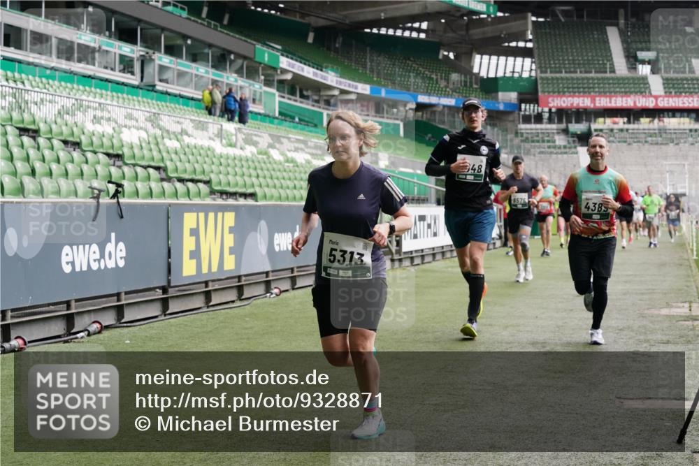 05.10.2025 - 20. swb-Marathon Bremen Michael Burmester http://msf.ph/oto/9328871 05.10.2025 12:58:02 Laufen im Stadion 90, 415, 820, 846, 963, 1317, 1491, 2158, 2234, 2240, 2304, 2648, 2662, 2821, 2893, 3373, 3396, 3573, 3591, 3602, 3798, 3969, 3977, 4089, 4102, 4287, 4389, 4401, 4446, 4496, 4709, 4747, 4821, 5100, 5149, 5163, 5214, 5313, 5562, 5645, 5728, 5917, 6161, 6317, 6326, 6372, 6525, 6534, 6535, 6675, 6676, 6999, 7053, 7588, 7731, 7813, 7911, 7940, 8091, 8113, 8128, 8328, 8379, 8576, 8801, 8827, 8964, 8993, 9112, 9151, 9983, 11658, 237, 246, 305, 613, 833, 1382, 2522, 3591 meine-sportfotos.de
