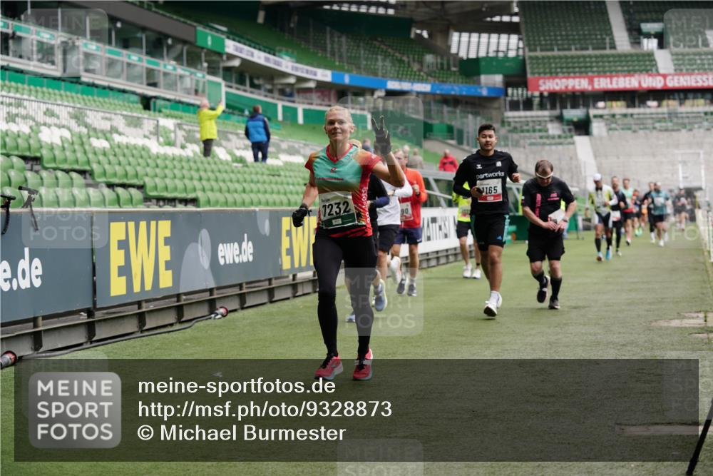 05.10.2025 - 20. swb-Marathon Bremen Michael Burmester http://msf.ph/oto/9328873 05.10.2025 12:54:03 Laufen im Stadion 53, 89, 132, 250, 368, 458, 496, 507, 524, 756, 869, 950, 1009, 1020, 1164, 1165, 1428, 1460, 1489, 1517, 1538, 1608, 1656, 1690, 1729, 1736, 1868, 1873, 1943, 1976, 2030, 2050, 2250, 2288, 2573, 2841, 2871, 3212, 3363, 3913, 4294, 4611, 5022, 5024, 5206, 5425, 5571, 5576, 5944, 5978, 6244, 6348, 6359, 6583, 6806, 7232, 7255, 7279, 7508, 7617, 7835, 7905, 8499, 8511, 8611, 8709, 248, 1667, 3553, 4729, 5579, 6492, 7408, 8238, 8462 meine-sportfotos.de