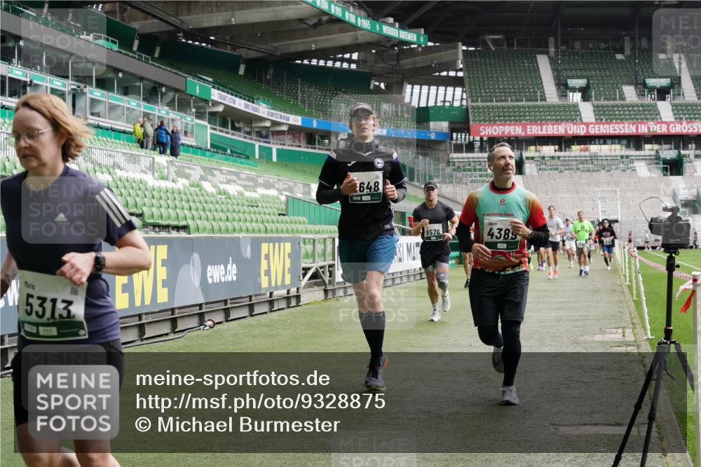 05.10.2025 - 20. swb-Marathon Bremen Michael Burmester http://msf.ph/oto/9328875 05.10.2025 12:58:02 Laufen im Stadion 90, 415, 820, 846, 963, 1317, 1491, 2158, 2234, 2240, 2304, 2648, 2662, 2821, 2893, 3373, 3396, 3573, 3591, 3602, 3798, 3969, 3977, 4089, 4102, 4287, 4389, 4401, 4446, 4496, 4709, 4747, 4821, 5100, 5149, 5163, 5214, 5313, 5562, 5645, 5728, 5917, 6161, 6317, 6326, 6372, 6525, 6534, 6535, 6675, 6676, 6999, 7053, 7588, 7731, 7813, 7911, 7940, 8091, 8113, 8128, 8328, 8379, 8576, 8801, 8827, 8964, 8993, 9112, 9151, 9983, 11658, 237, 246, 305, 613, 833, 1382, 2522, 3591 meine-sportfotos.de