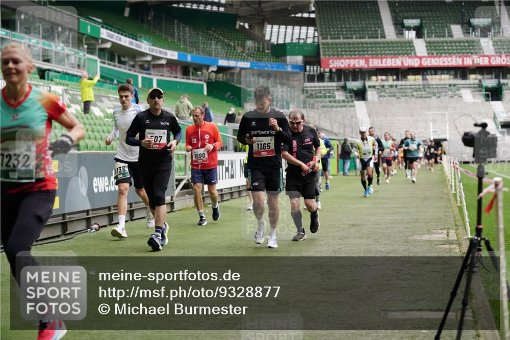 05.10.2025 - 20. swb-Marathon Bremen Michael Burmester http://msf.ph/oto/9328877 05.10.2025 12:54:04 Laufen im Stadion 53, 89, 132, 250, 289, 368, 458, 496, 507, 524, 756, 869, 950, 1009, 1020, 1164, 1165, 1428, 1460, 1489, 1517, 1538, 1608, 1656, 1690, 1729, 1736, 1868, 1873, 1943, 1976, 2030, 2050, 2250, 2288, 2573, 2841, 2871, 3212, 3363, 3913, 4294, 4611, 5022, 5024, 5206, 5425, 5571, 5576, 5944, 5978, 6244, 6348, 6359, 6583, 6806, 7232, 7255, 7279, 7508, 7617, 7835, 7905, 8499, 8511, 8611, 8709, 248, 1538, 1667, 3553, 4729, 5579, 6492, 7408, 8238, 8462, 8709 meine-sportfotos.de