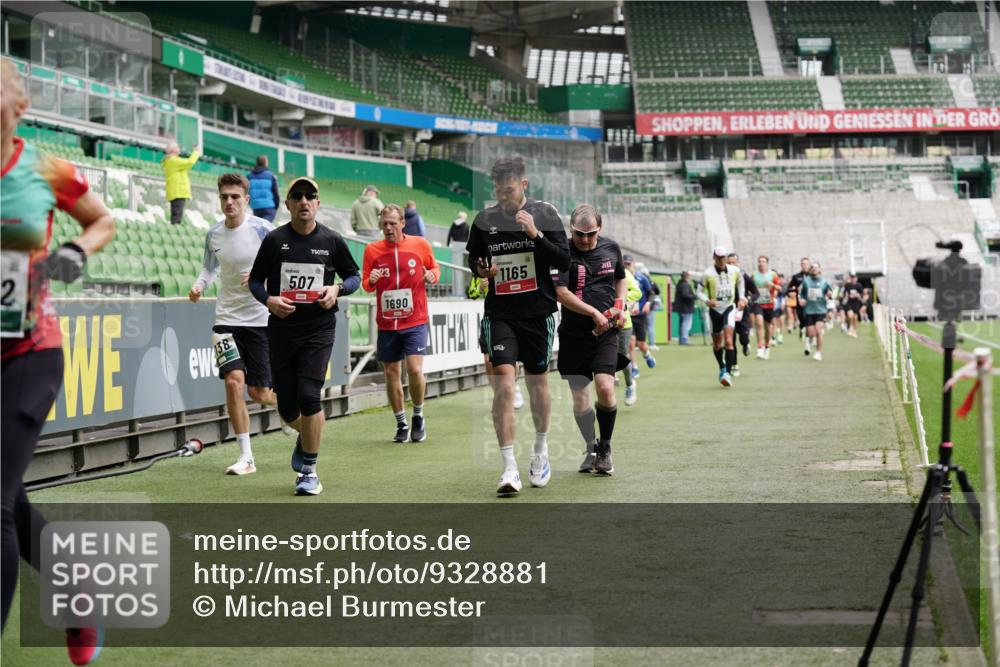 05.10.2025 - 20. swb-Marathon Bremen Michael Burmester http://msf.ph/oto/9328881 05.10.2025 12:54:04 Laufen im Stadion 53, 89, 132, 250, 289, 368, 458, 496, 507, 524, 756, 869, 950, 1009, 1020, 1164, 1165, 1428, 1460, 1489, 1517, 1538, 1608, 1656, 1690, 1729, 1736, 1868, 1873, 1943, 1976, 2030, 2050, 2250, 2288, 2573, 2841, 2871, 3212, 3363, 3913, 4294, 4611, 5022, 5024, 5206, 5425, 5571, 5576, 5944, 5978, 6244, 6348, 6359, 6583, 6806, 7232, 7255, 7279, 7508, 7617, 7835, 7905, 8499, 8511, 8611, 8709, 248, 1538, 1667, 3553, 4729, 5579, 6492, 7408, 8238, 8462, 8709 meine-sportfotos.de
