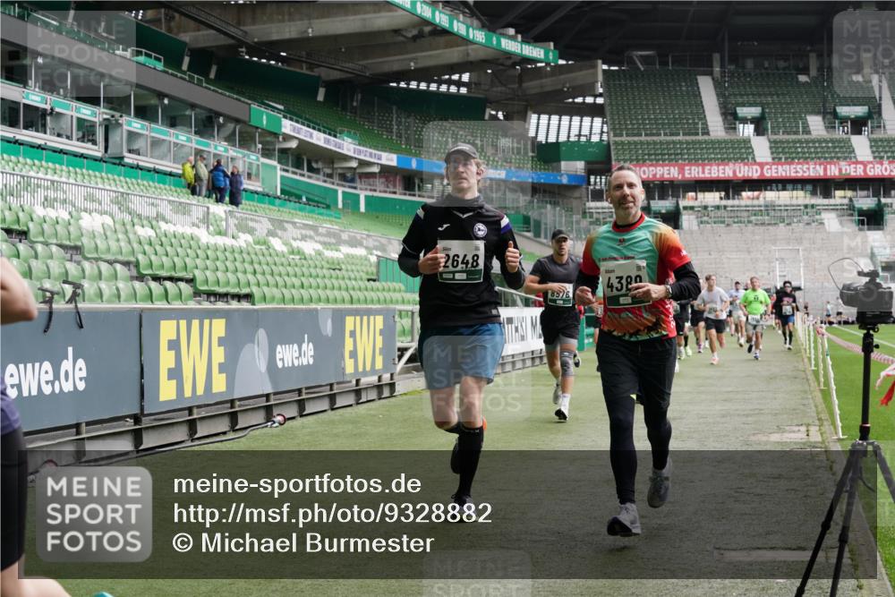 05.10.2025 - 20. swb-Marathon Bremen Michael Burmester http://msf.ph/oto/9328882 05.10.2025 12:58:02 Laufen im Stadion 90, 415, 820, 846, 963, 1317, 1491, 2158, 2234, 2240, 2304, 2648, 2662, 2821, 2893, 3373, 3396, 3573, 3591, 3602, 3798, 3969, 3977, 4089, 4102, 4287, 4389, 4401, 4446, 4496, 4709, 4747, 4821, 5100, 5149, 5163, 5214, 5313, 5562, 5645, 5728, 5917, 6161, 6317, 6326, 6372, 6525, 6534, 6535, 6675, 6676, 6999, 7053, 7588, 7731, 7813, 7911, 7940, 8091, 8113, 8128, 8328, 8379, 8576, 8801, 8827, 8964, 8993, 9112, 9151, 9983, 11658, 237, 246, 305, 613, 833, 1382, 2522, 3591 meine-sportfotos.de