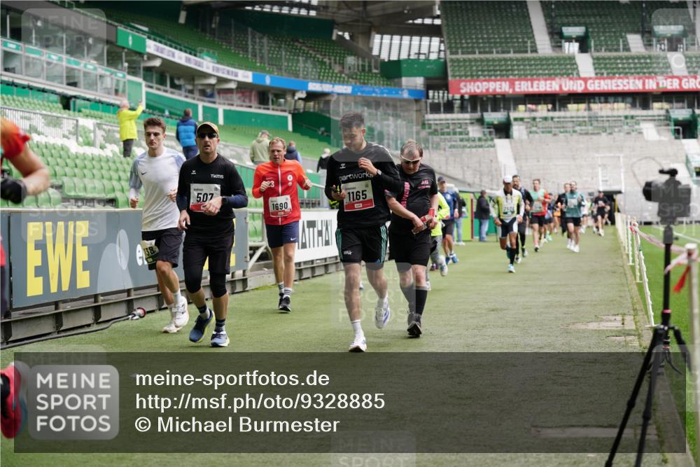 05.10.2025 - 20. swb-Marathon Bremen Michael Burmester http://msf.ph/oto/9328885 05.10.2025 12:54:04 Laufen im Stadion 53, 89, 132, 250, 289, 368, 458, 496, 507, 524, 756, 869, 950, 1009, 1020, 1164, 1165, 1428, 1460, 1489, 1517, 1538, 1608, 1656, 1690, 1729, 1736, 1868, 1873, 1943, 1976, 2030, 2050, 2250, 2288, 2573, 2841, 2871, 3212, 3363, 3913, 4294, 4611, 5022, 5024, 5206, 5425, 5571, 5576, 5944, 5978, 6244, 6348, 6359, 6583, 6806, 7232, 7255, 7279, 7508, 7617, 7835, 7905, 8499, 8511, 8611, 8709, 248, 1538, 1667, 3553, 4729, 5579, 6492, 7408, 8238, 8462, 8709 meine-sportfotos.de