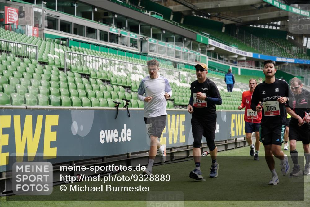 05.10.2025 - 20. swb-Marathon Bremen Michael Burmester http://msf.ph/oto/9328889 05.10.2025 12:54:05 Laufen im Stadion 53, 89, 132, 250, 289, 368, 458, 496, 504, 507, 524, 756, 869, 950, 1009, 1020, 1164, 1165, 1428, 1460, 1489, 1517, 1608, 1656, 1690, 1729, 1736, 1868, 1873, 1896, 1943, 1976, 2030, 2050, 2250, 2288, 2573, 2841, 2871, 3212, 3363, 3913, 4294, 4611, 5022, 5024, 5206, 5425, 5571, 5576, 5944, 5978, 6244, 6348, 6359, 6583, 6806, 7232, 7255, 7279, 7508, 7617, 7835, 7905, 8499, 8511, 8611, 248, 869, 1538, 1667, 3553, 4729, 5579, 6492, 7255, 7408, 8238, 8709 meine-sportfotos.de
