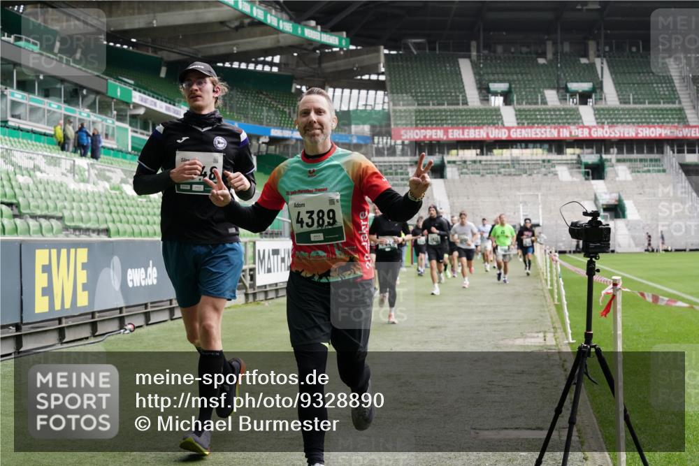 05.10.2025 - 20. swb-Marathon Bremen Michael Burmester http://msf.ph/oto/9328890 05.10.2025 12:58:03 Laufen im Stadion 90, 415, 820, 846, 963, 1317, 1491, 2158, 2234, 2240, 2304, 2648, 2662, 2821, 2893, 3373, 3396, 3573, 3602, 3798, 3969, 3977, 4089, 4102, 4287, 4389, 4401, 4446, 4496, 4709, 4747, 5100, 5149, 5163, 5214, 5313, 5562, 5645, 5728, 5917, 6161, 6317, 6326, 6372, 6525, 6534, 6535, 6675, 6676, 6999, 7053, 7588, 7731, 7813, 7911, 7940, 7976, 8091, 8113, 8128, 8328, 8379, 8576, 8801, 8827, 8993, 9112, 9151, 9983, 11658, 237, 246, 305, 613, 833, 1382, 2522, 3591 meine-sportfotos.de