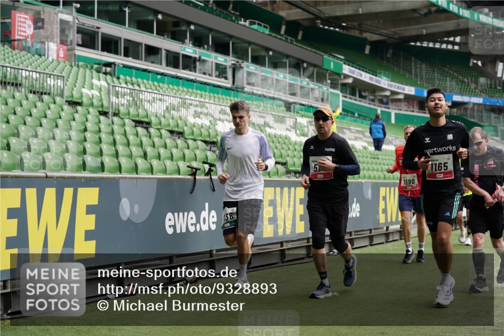 05.10.2025 - 20. swb-Marathon Bremen Michael Burmester http://msf.ph/oto/9328893 05.10.2025 12:54:05 Laufen im Stadion 53, 89, 132, 250, 289, 368, 458, 496, 504, 507, 524, 756, 869, 950, 1009, 1020, 1164, 1165, 1428, 1460, 1489, 1517, 1608, 1656, 1690, 1729, 1736, 1868, 1873, 1896, 1943, 1976, 2030, 2050, 2250, 2288, 2573, 2841, 2871, 3212, 3363, 3913, 4294, 4611, 5022, 5024, 5206, 5425, 5571, 5576, 5944, 5978, 6244, 6348, 6359, 6583, 6806, 7232, 7255, 7279, 7508, 7617, 7835, 7905, 8499, 8511, 8611, 248, 869, 1538, 1667, 3553, 4729, 5579, 6492, 7255, 7408, 8238, 8709 meine-sportfotos.de